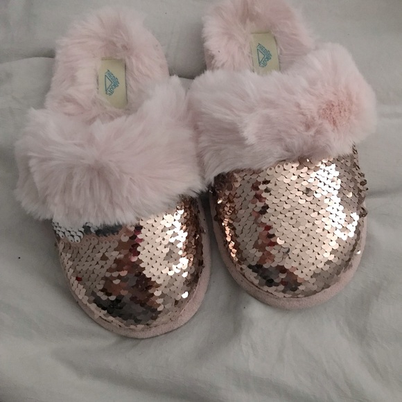 Shoes Like Brand New Flippy Sequences Soft And Fluffy Slippers